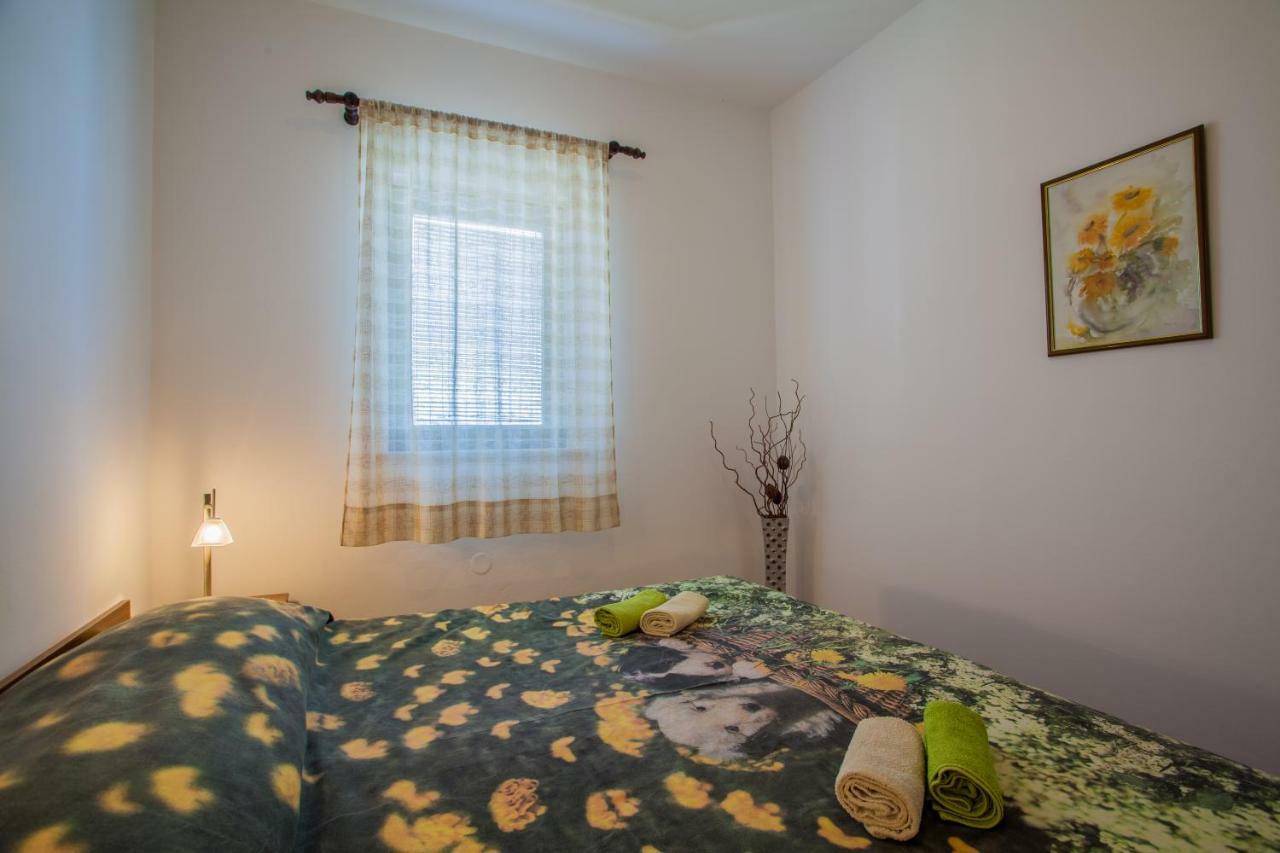 Apartmani Komesic Зубовичі Екстер'єр фото